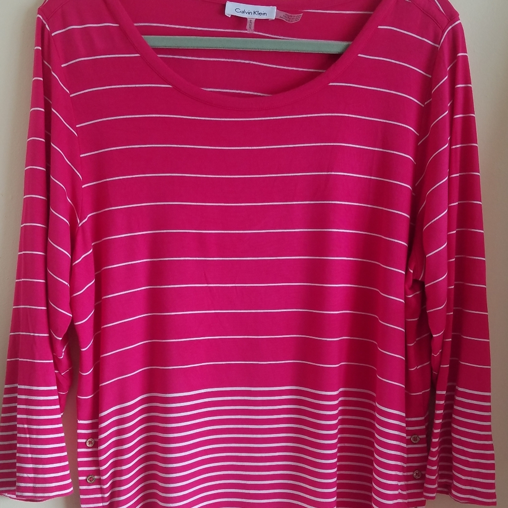 Calvin Klein light weight 3/4 long sleeve t shirt